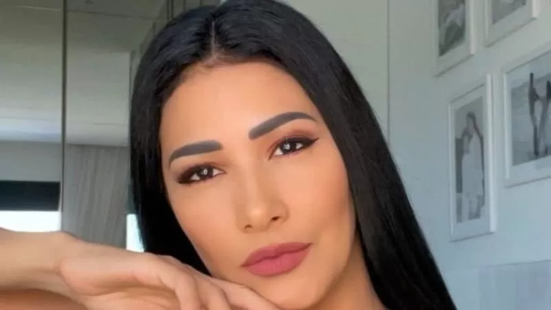 Que corpo é esse? Simaria ostenta boa forma em aniversário de 43 anos e internautas babam: “Meu Deus que perfeição”.