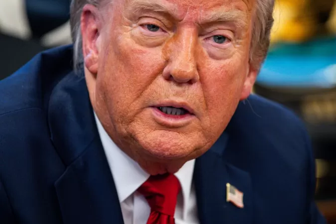 Trump descarta matar Khamenei ‘por agora’, mas diz que sabe o paradeiro do líder supremo do Irã.