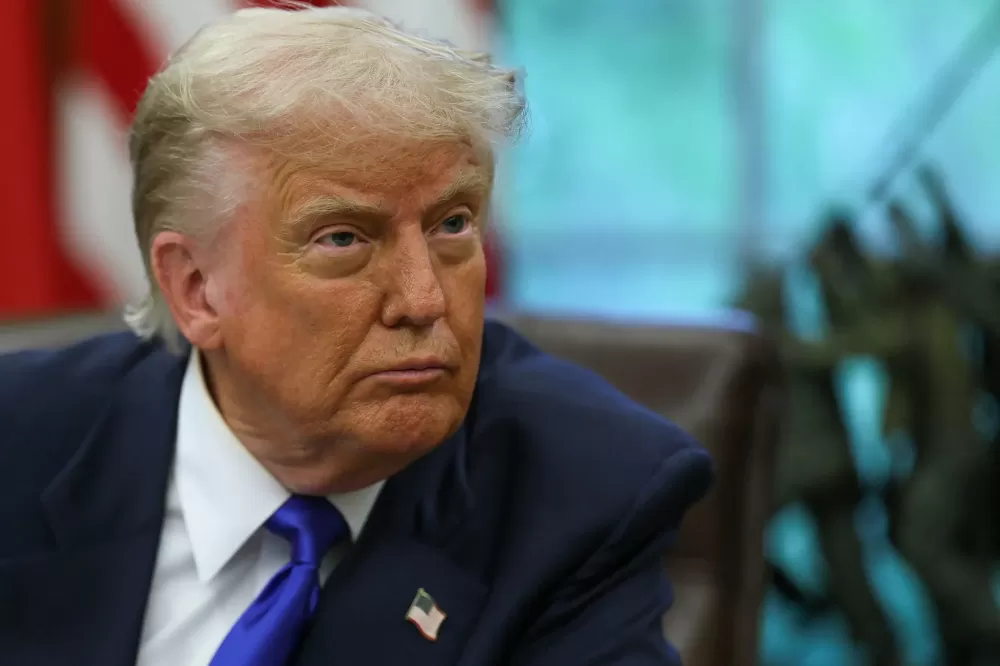 Trump se recusa a dizer se EUA vão atacar o Irã, mas diz ser “tarde para conversar”.