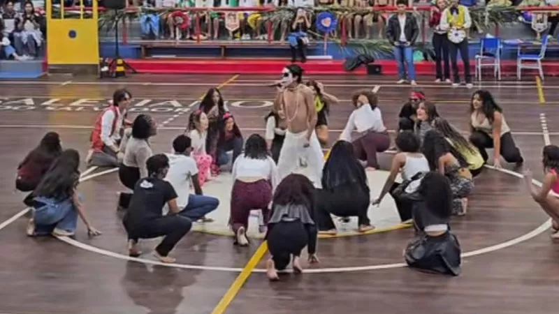 Estudante que viralizou ao interpretar Ney Matogrosso vai desfilar em escola de samba.