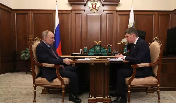 Ministro alerta que economia da Rússia está à beira da recessão.