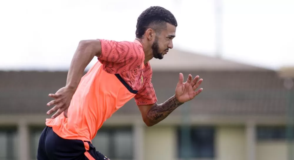 Sport tenta repatriar meia Gustavo, do Shabab Al-Ahli.