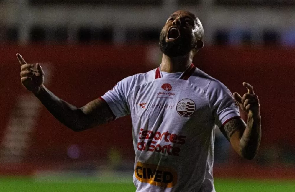 Patrick Allan perto de quebrar seu recorde de gols e assistências com o Náutico.