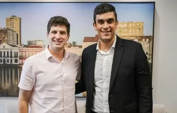 João Campos empossa Miguel Ricardo como novo secretário de Saneamento do Recife.