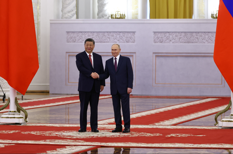 Putin e Xi condenam Israel por seus ataques ao Irã em telefonema, diz Kremlin.