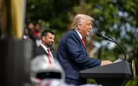 Trump questiona capacidade de Israel de destruir instalação de Fordo.