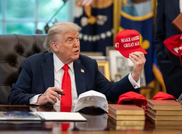 Trump: Irã tem ‘no máximo’ duas semanas para evitar ataques aéreos dos Estados Unidos.