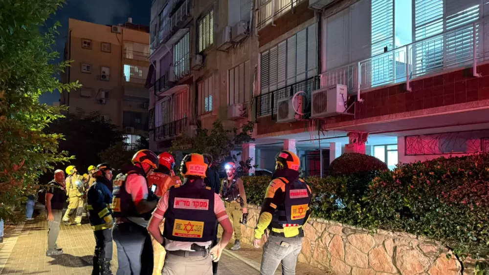 Irã e Israel trocam novos ataques em meio à pressão para Teerã negociar.