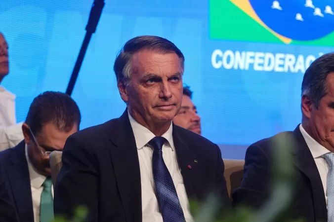 Após mal-estar, Bolsonaro diz que eleição sem ele é ‘negar democracia’.