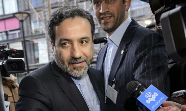 Chanceler do Irã diz que EUA e Israel ‘traíram a democracia’ e Trump cruzou a ‘linha vermelha’ ao atacar instalações nucleares.