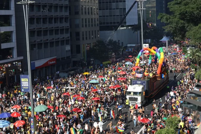 Parada do Orgulho LGBT+ de São Paulo homenageia idosos da comunidade; veja atrações e mudanças no trânsito.
