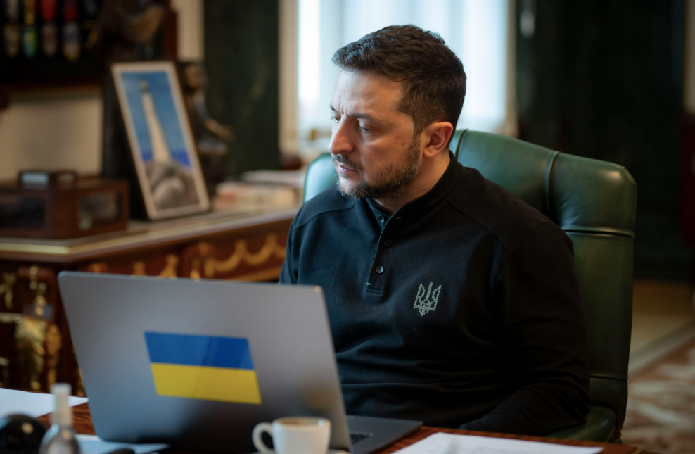 Ucrânia apoia ataques dos EUA contra instalações nucleares do Irã.