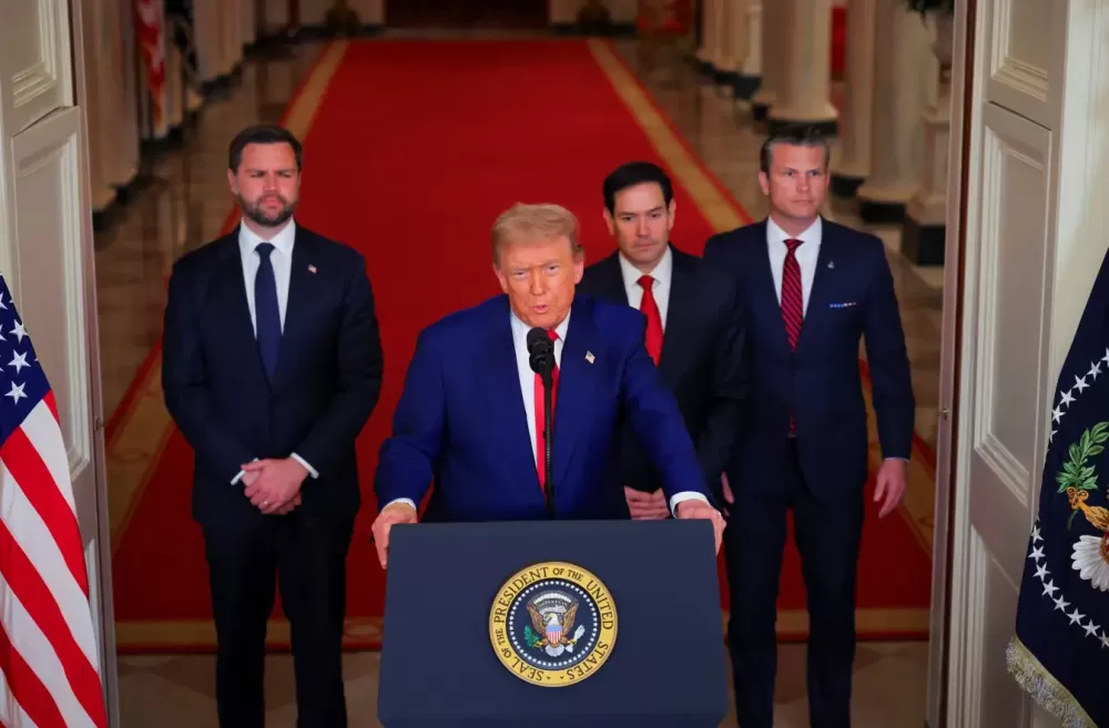 Trump sugere apoio a mudar regime no Irã e elogia ataques dos EUA a bases nucleares.