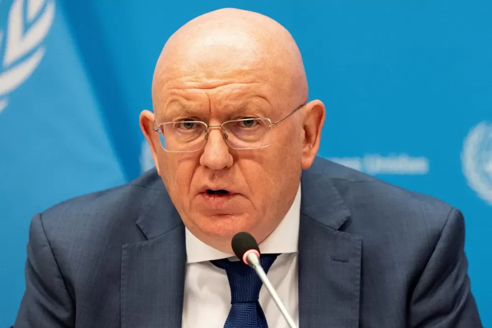 Rússia critica EUA, cobra cessação imediata de ações no Irã e compara crise ao Iraque.