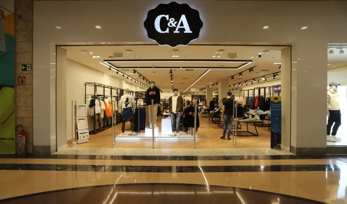 C&A encerra parceria com Bradesco e paga R$ 650,6 milhões por recompra de serviços financeiros.