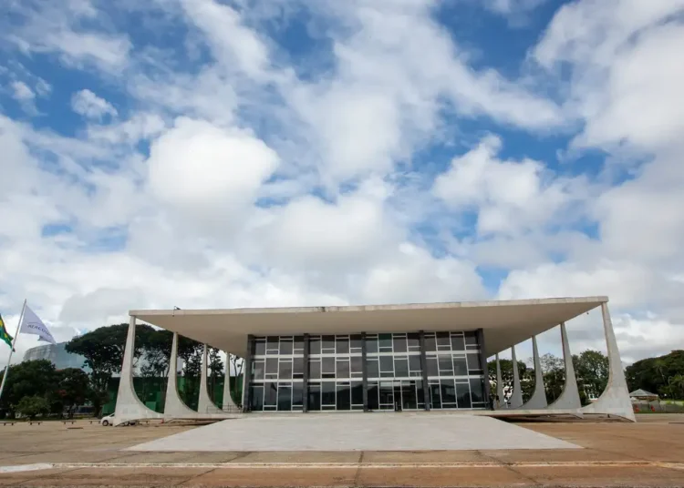 STF retoma julgamento sobre big techs: entenda em que pé está.