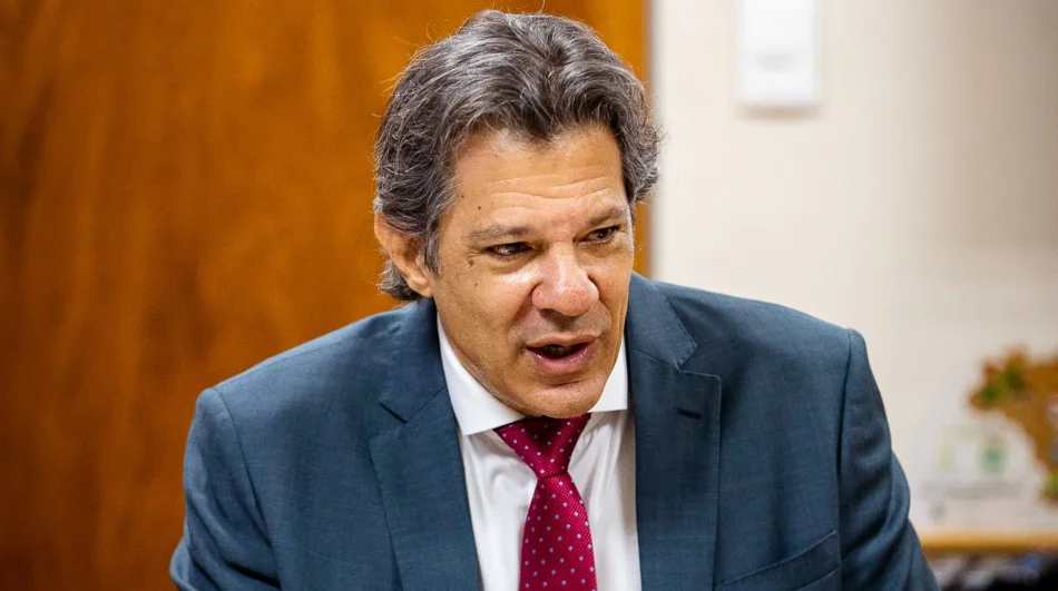 Haddad diz que alta de juros foi ‘contratada’ por Campos Neto e defende ‘cautela’.