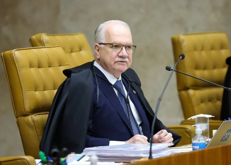 Fachin defende regulação sistêmica das redes, mas ‘preferentemente, não via poder Judiciário’.
