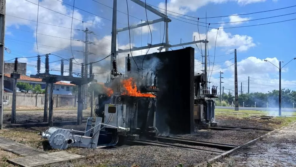 Subestação de energia no Campus do Pici, da UFC, pega fogo e explode; veja vídeo.