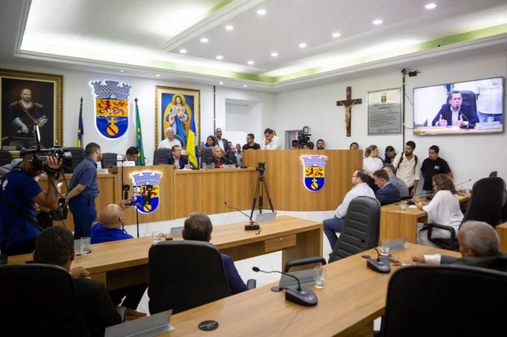 Câmara de Olinda rejeita pedido de impeachment de Mirella Almeida.