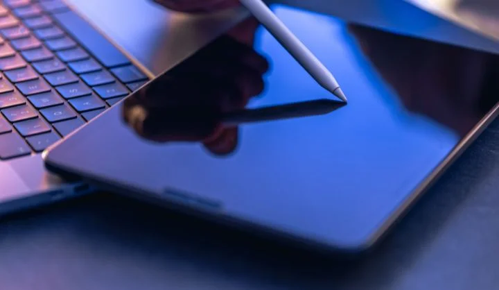 Brasil tem 272 milhões smartphones e 2,4 dispositivos digitais por habitante, aponta FGV.