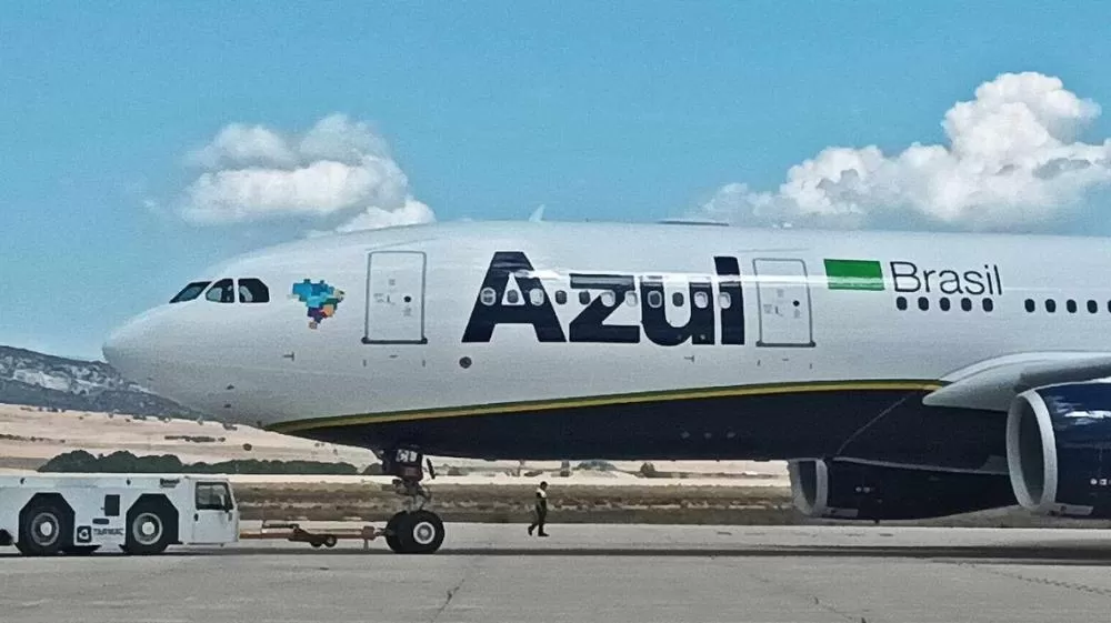 Voo da Azul tem pane e fica cerca de 4 horas parado no Aeroporto do Recife.