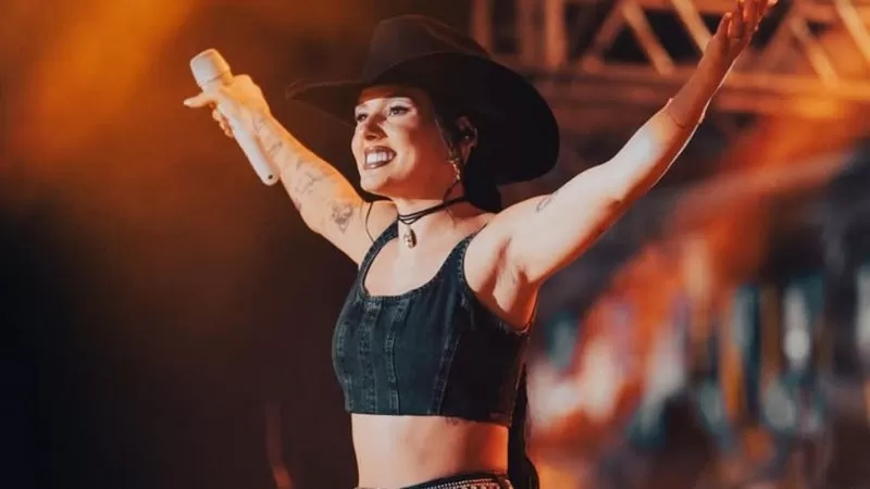 Ana Castela se manifesta após ser detonada por prefeito de Jequié; veja.