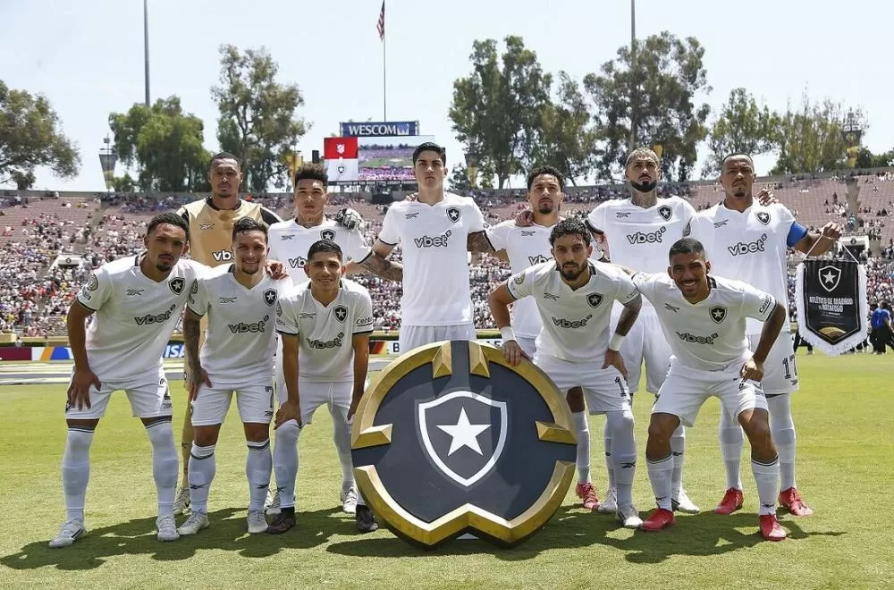 Alex Telles frisa força de Botafogo e Palmeiras no Mundial: 'Preparados para um jogo histórico'.