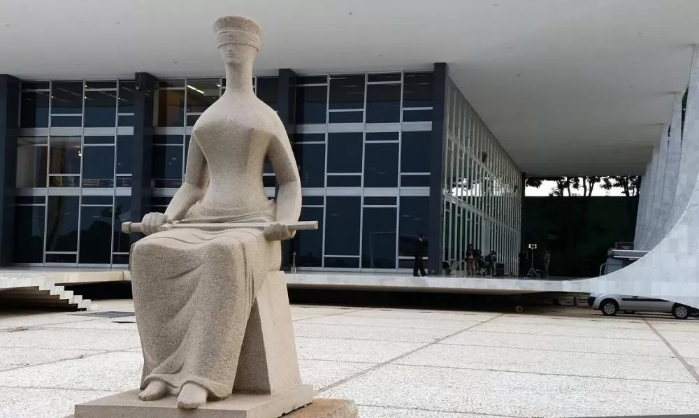 Psol protocola ação para retomar aumento do IOF e quer Moraes como relator.