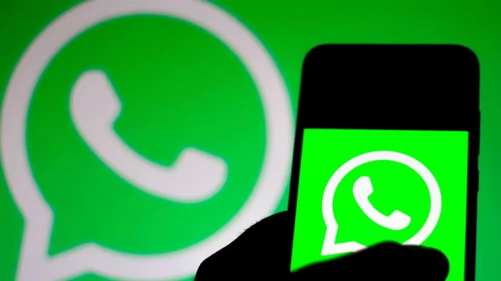 WhatsApp lança IA que resume chats longos em segundos.
