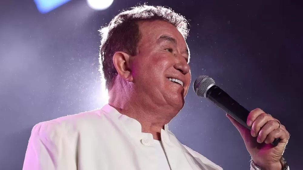 Amado Batista responde rumores sobre traição no casamento.