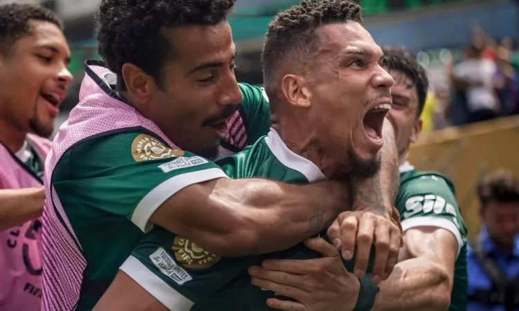 Com golaço de Paulinho, Palmeiras vence Botafogo e vai às quartas do Mundial.
