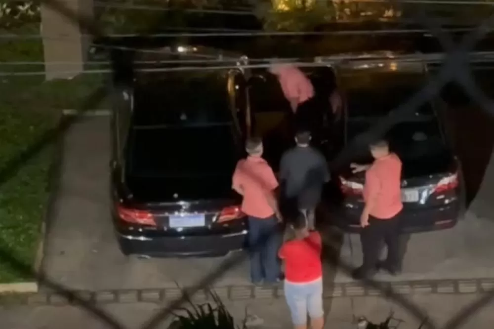 Vídeo: Homem é agredido após arranhar carro em Boa Viagem: “Vão me matar”.