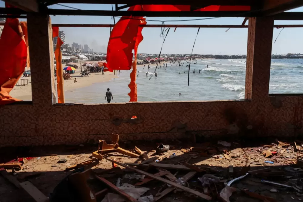 Israel bombardeia café palestino lotado de crianças e mulheres; 67 morrem em 1 dia.
