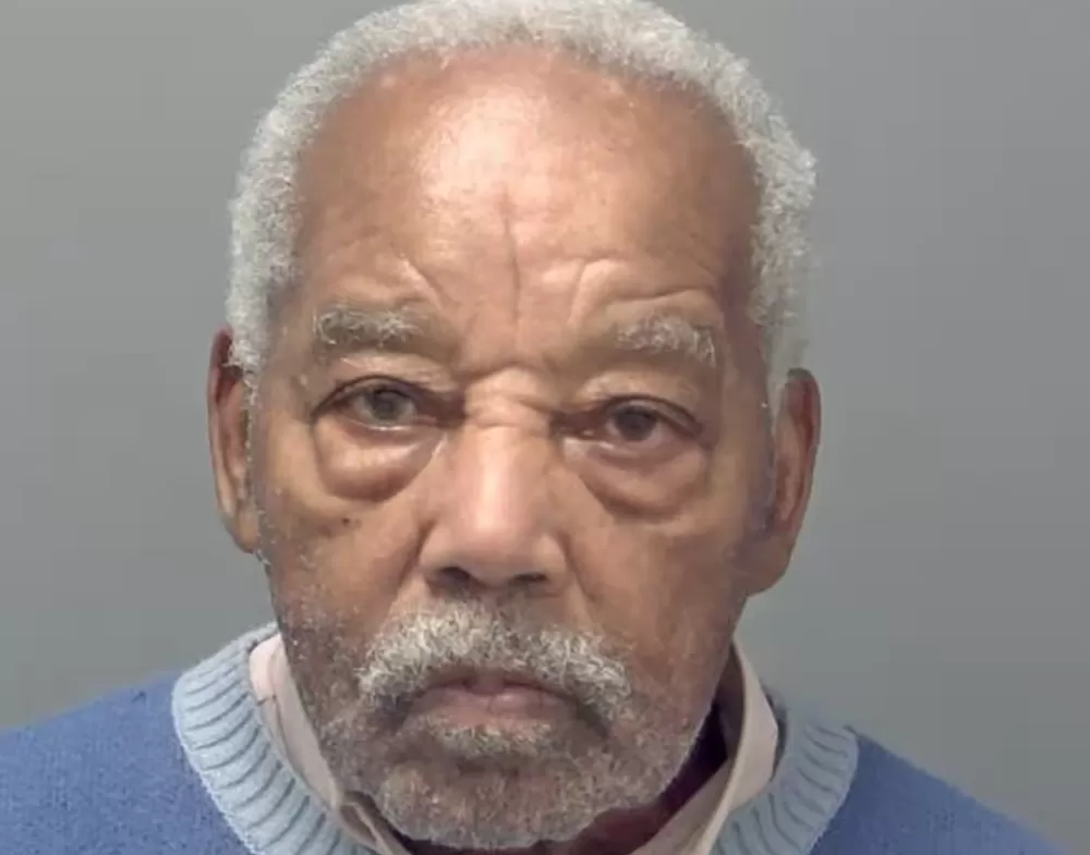 Homem de 92 anos pega prisão perpétua no Reino Unido por assassinato cometido em 1967.