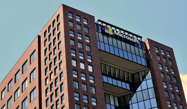 Em nova rodada de cortes, Microsoft demite cerca de 9 mil funcionários.