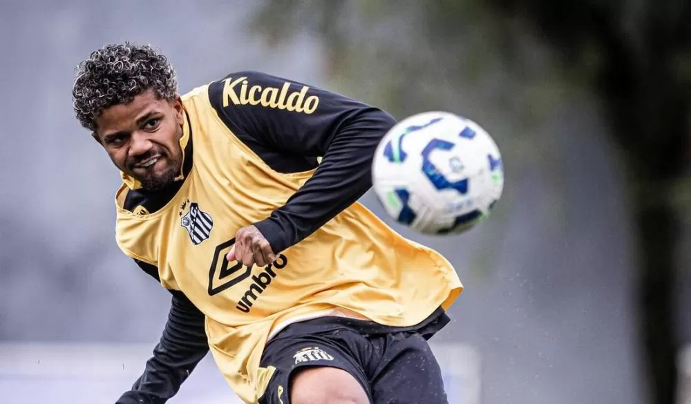 Sport encaminha chegada do lateral-esquerdo Kevyson, do Santos.
