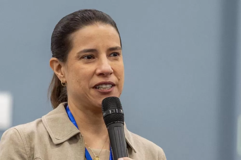 Comprei 10 mil e nunca mais vou reter“, diz governadora sobre macas do Samu.