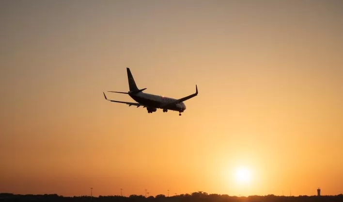 Greve de controladores de voo na França cancela 40% das decolagens nos aeroportos de Paris.