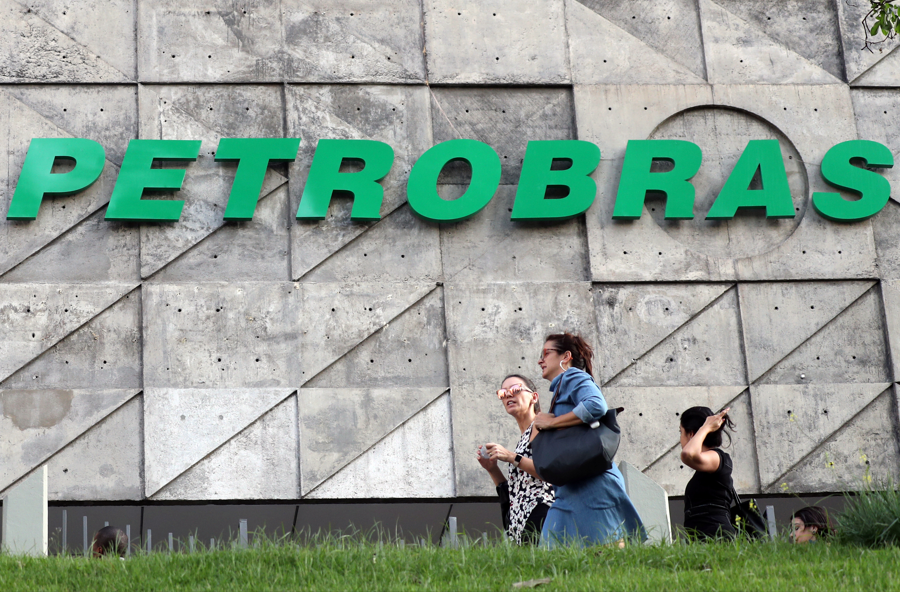 Área de refino da Petrobras (PETR4) terá alta do Ebitda em 2025, diz diretor.