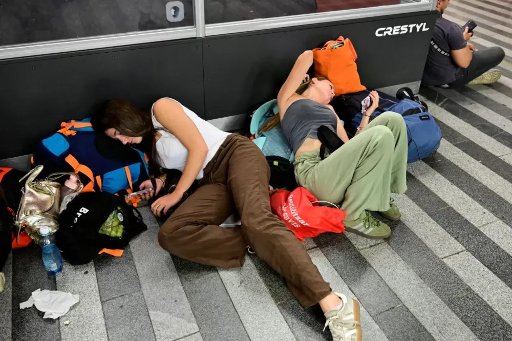 República Tcheca: apagão afeta transporte público e deixa partes do país sem energia.