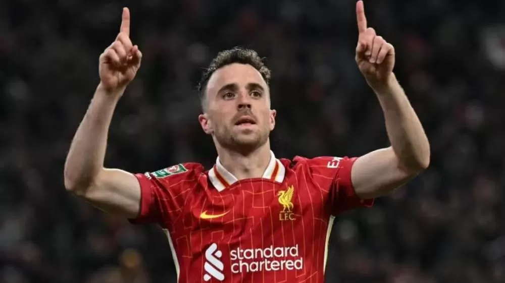 Familiares e amigos chegam a velório de Diogo Jota em cidade portuguesa.