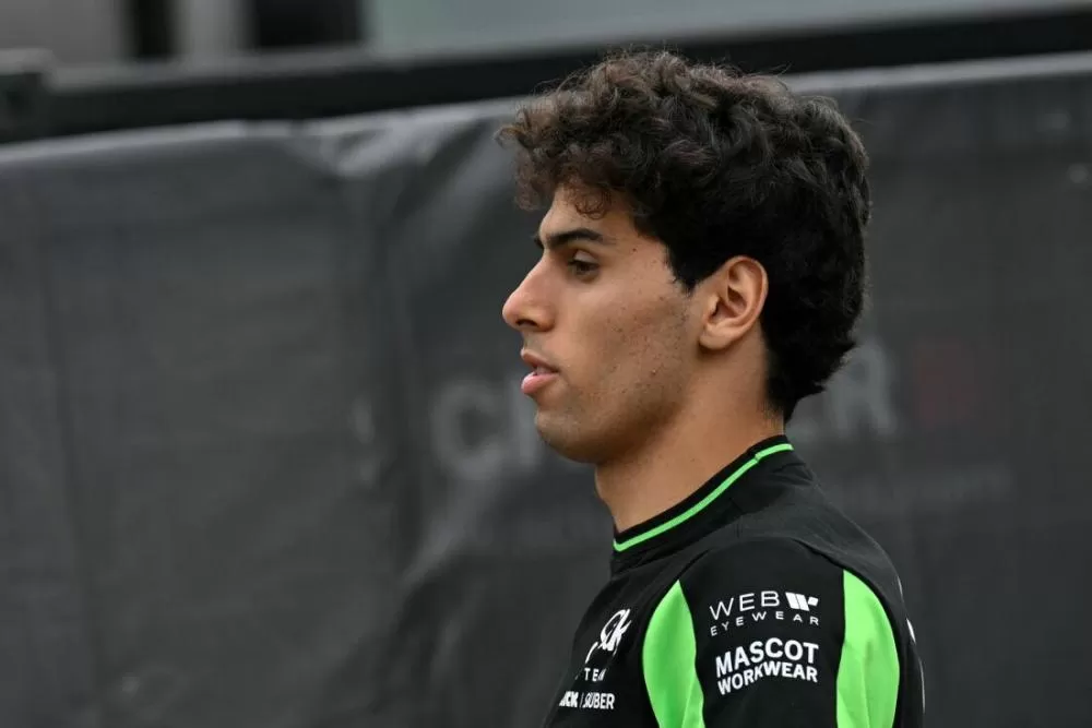 Bortoleto roda na pista e é o último no 1º treino do GP da Inglaterra de F-1; Hamilton lidera.