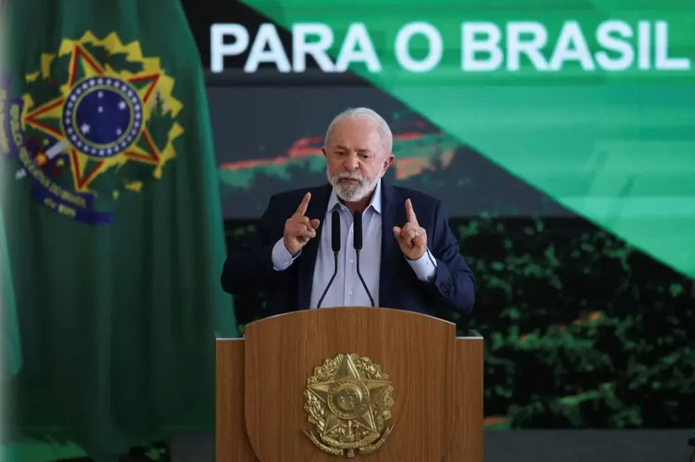 Esse país vai ter pela primeira vez um presidente eleito quatro vezes”, afirma Lula.
