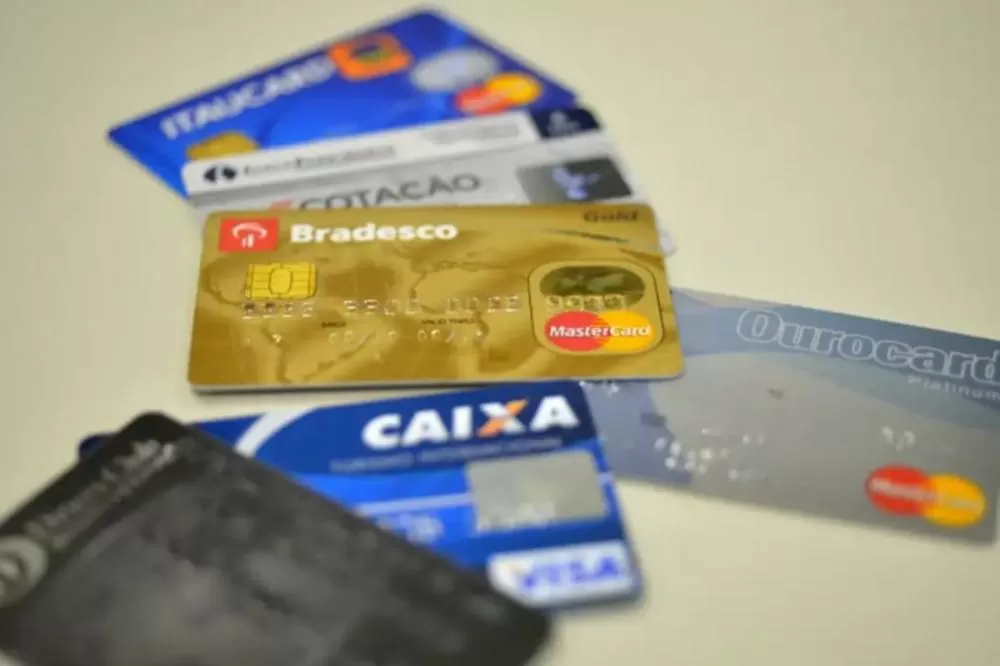 Endividamento das famílias recifenses sobe para 80,7% em junho e inadimplência recua para 23%.