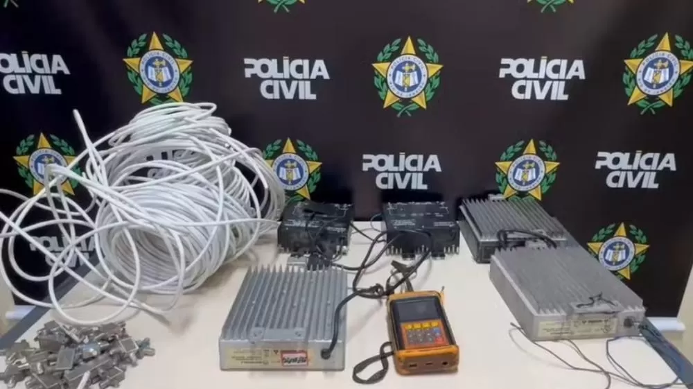 Polícia Civil desmantela 'gatonet' ligado ao Comando Vermelho em Cordovil.