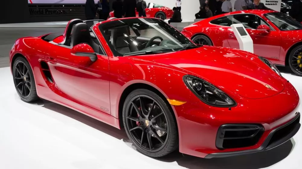 Motorista de Porsche é assassinado a tiros em Guarulhos.