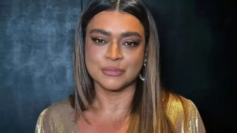 Preta Gil surge em foto com amigas e aparência preocupa fãs: “Tadinha”.