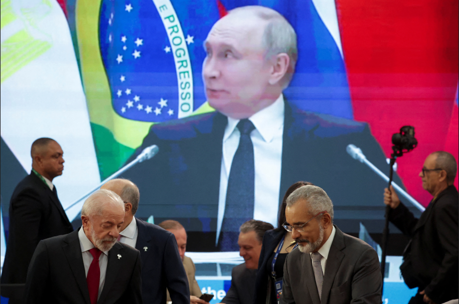 Irã insatisfeito, Putin no telão e recados de Lula: o primeiro dia do Brics no Rio.