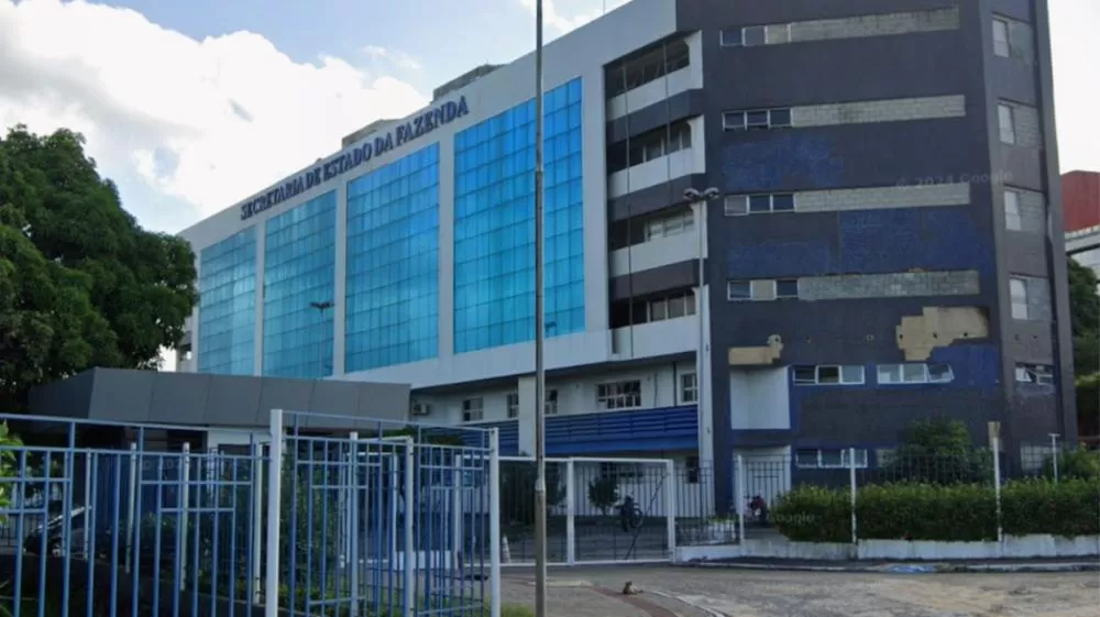 Sefaz-SE divulga edital para auditor fiscal tributário com salário de até R$ 22.541,47; confira